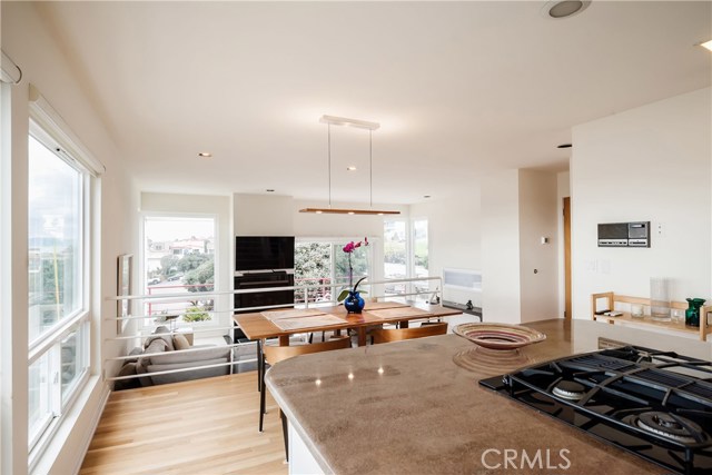 116 26th Street, Manhattan Beach, California 90266, 2 Bedrooms Bedrooms, ,2 BathroomsBathrooms,Residential,Sold,26th,SB21017134
