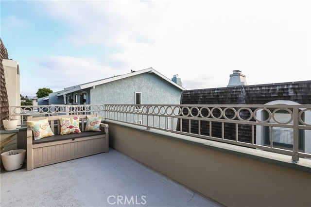 110 Guadalupe Avenue, Redondo Beach, California 90277, 3 Bedrooms Bedrooms, ,3 BathroomsBathrooms,Residential,Sold,Guadalupe,PW17148402