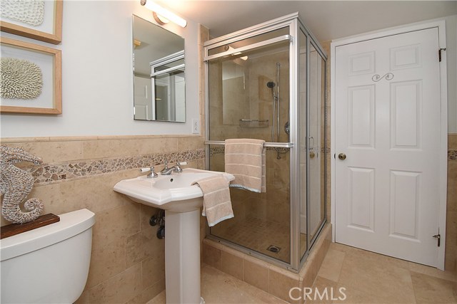 Full Guest bath off of guest bedroom