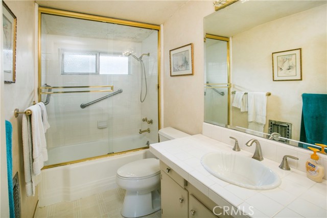 1020 Pacific Avenue, Manhattan Beach, California 90266, 4 Bedrooms Bedrooms, ,1 BathroomBathrooms,Residential,Sold,Pacific,SB17069803