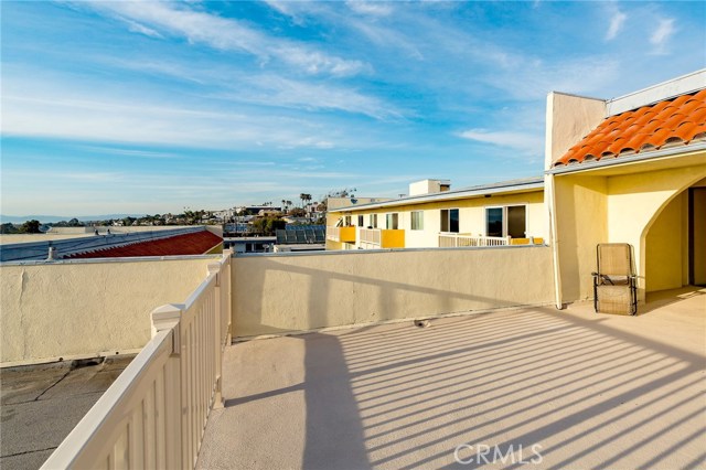 1707 Pacific Coast Highway, Hermosa Beach, California 90254, 2 Bedrooms Bedrooms, ,2 BathroomsBathrooms,Residential,Sold,Pacific Coast Highway,SB19214989