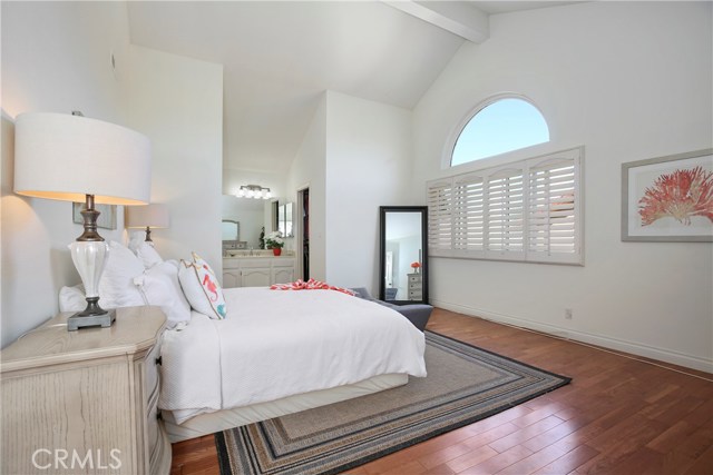 Master Suite w/Double Door Entry & Walk-in Closet