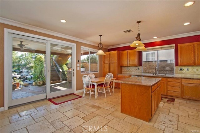 Detail Gallery Image 3 of 9 For 971 Trovita Dr, Corona,  CA 92881 - 5 Beds | 3 Baths