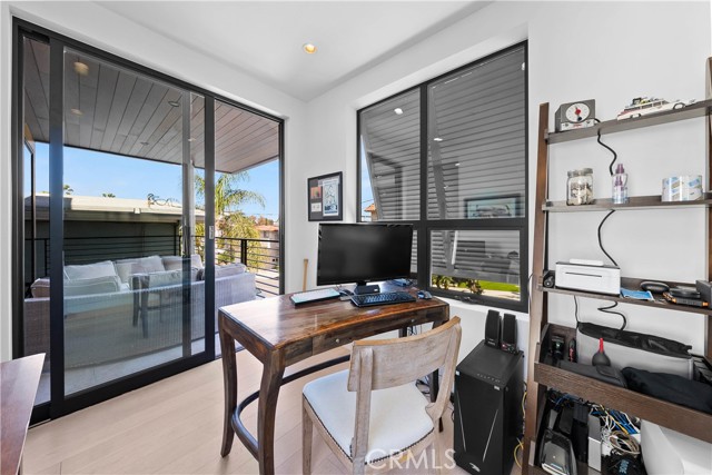 733 12th Street, Manhattan Beach, California 90266, 5 Bedrooms Bedrooms, ,6 BathroomsBathrooms,Residential,Sold,12th,SB21089898