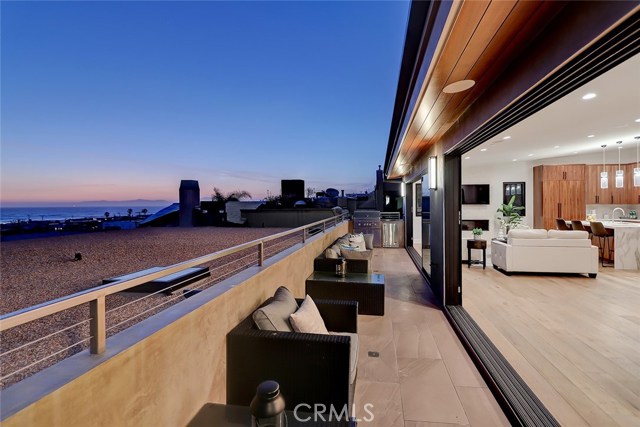 1705 Bayview Drive, Hermosa Beach, California 90254, 4 Bedrooms Bedrooms, ,2 BathroomsBathrooms,Residential,Sold,Bayview,SB20095687