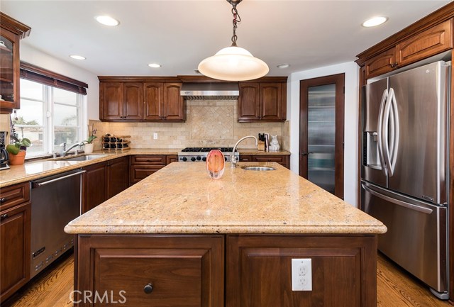 161 1st Court, Hermosa Beach, California 90254, 3 Bedrooms Bedrooms, ,3 BathroomsBathrooms,Residential,Sold,1st,SB18066739