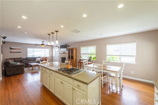 2201 Robinson Street, Redondo Beach, California 90278, 2 Bedrooms Bedrooms, ,1 BathroomBathrooms,Residential,Sold,Robinson,SB20178302