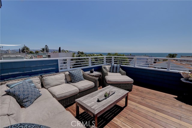 2461 Myrtle Avenue, Hermosa Beach, California 90254, 4 Bedrooms Bedrooms, ,Residential,Sold,Myrtle,SB20143754