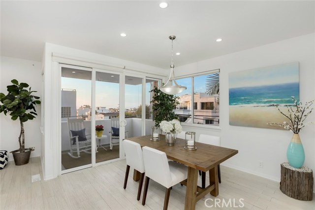 220 4th Street, Hermosa Beach, California 90254, 3 Bedrooms Bedrooms, ,4 BathroomsBathrooms,Residential,Sold,4th,PW18290182