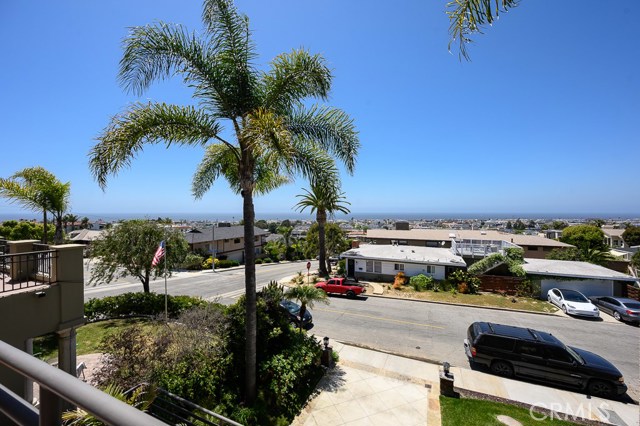 204 Poinsettia Avenue, Manhattan Beach, California 90266, 4 Bedrooms Bedrooms, ,3 BathroomsBathrooms,Residential,Sold,Poinsettia,SB20091825