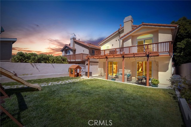 Love this night shot of the back yard into the home ! Love this night shot of the back yard into the home !