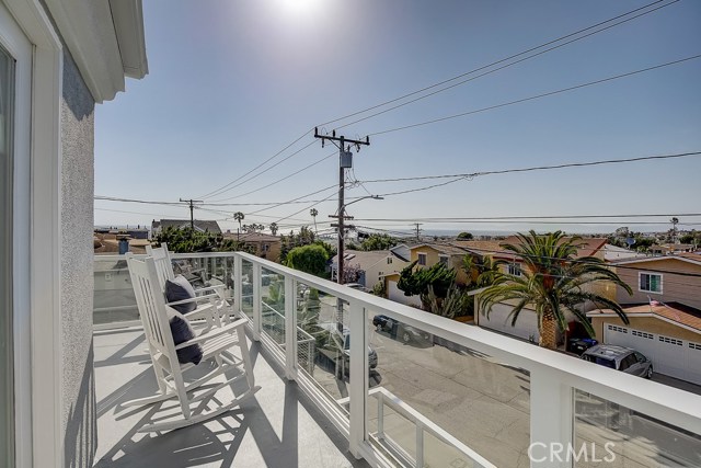 1124 1st Street, Hermosa Beach, California 90254, 4 Bedrooms Bedrooms, ,3 BathroomsBathrooms,Residential,Sold,1st,SB20124705