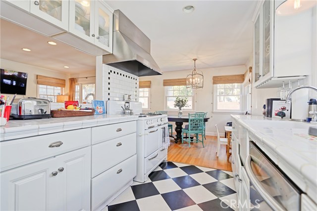 504 21st Street, Manhattan Beach, California 90266, 3 Bedrooms Bedrooms, ,1 BathroomBathrooms,Residential,Sold,21st,SB21008656