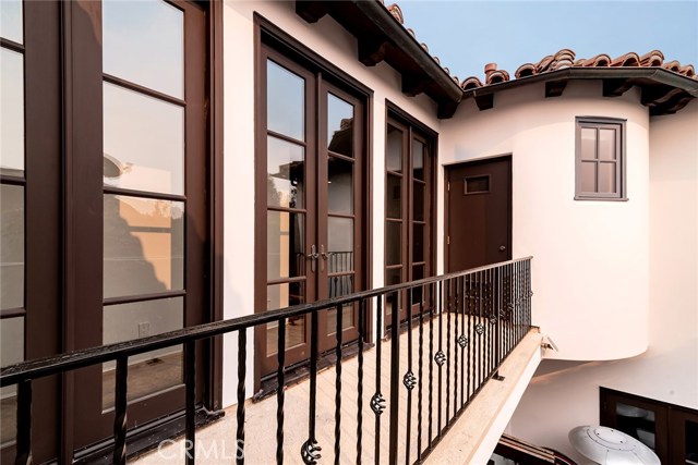 708 Marine Avenue, Manhattan Beach, California 90266, 4 Bedrooms Bedrooms, ,4 BathroomsBathrooms,Residential,Sold,Marine,SB20193991