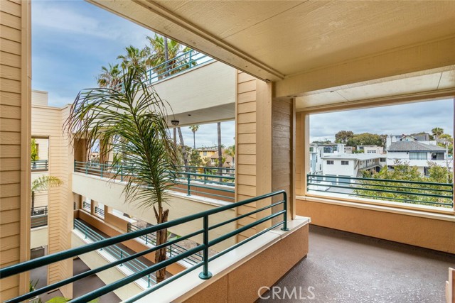 110 The Village, Redondo Beach, California 90277, 2 Bedrooms Bedrooms, ,2 BathroomsBathrooms,Residential,Sold,The Village,SB21145728