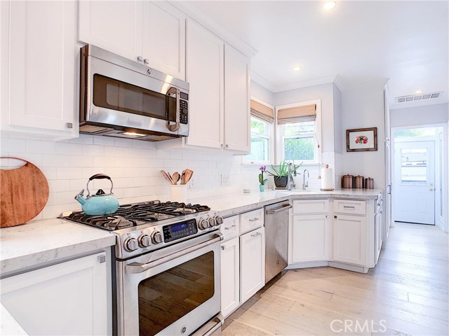 2801 Valley Drive, Manhattan Beach, California 90266, 2 Bedrooms Bedrooms, ,1 BathroomBathrooms,Residential,Sold,Valley,SB19012172