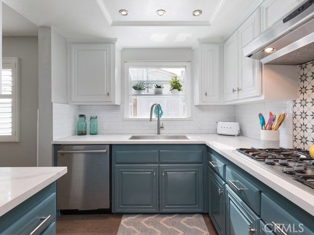 711 Irena Avenue, Redondo Beach, California 90277, 4 Bedrooms Bedrooms, ,2 BathroomsBathrooms,Residential,Sold,Irena,SB19226574