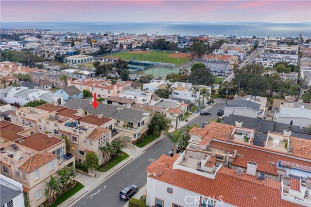 702 11th Street, Hermosa Beach, California 90254, 4 Bedrooms Bedrooms, ,2 BathroomsBathrooms,Residential,Sold,11th,SB21018401