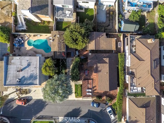 909 17th Street, Hermosa Beach, California 90254, ,Residential Income,Sold,17th,SB18014958