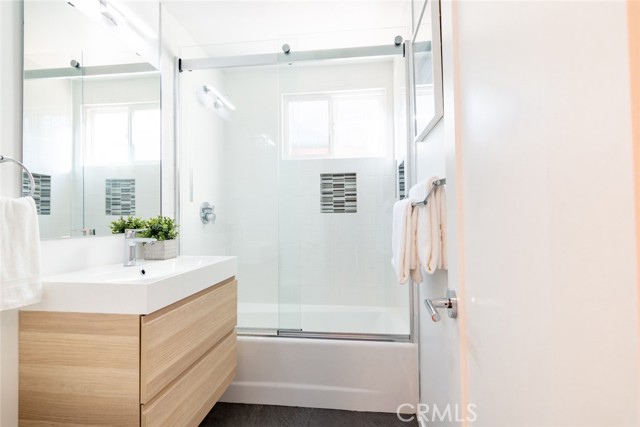 706 Serpentine Street, Redondo Beach, California 90277, 4 Bedrooms Bedrooms, ,2 BathroomsBathrooms,Residential,Sold,Serpentine,SB21039323