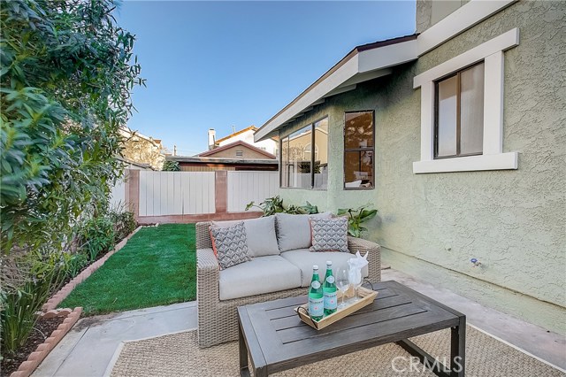 2215 Huntington Lane, Redondo Beach, California 90278, 3 Bedrooms Bedrooms, ,2 BathroomsBathrooms,Residential,Sold,Huntington,PW21010737