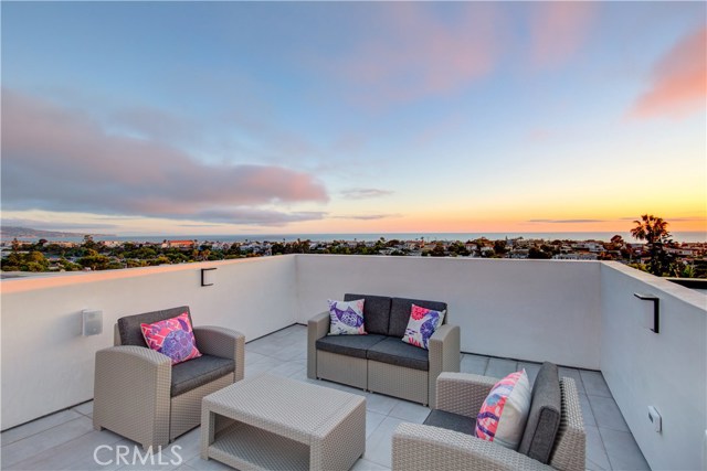 661 25th Street, Hermosa Beach, California 90254, 5 Bedrooms Bedrooms, ,5 BathroomsBathrooms,Residential,Sold,25th,SB19194049