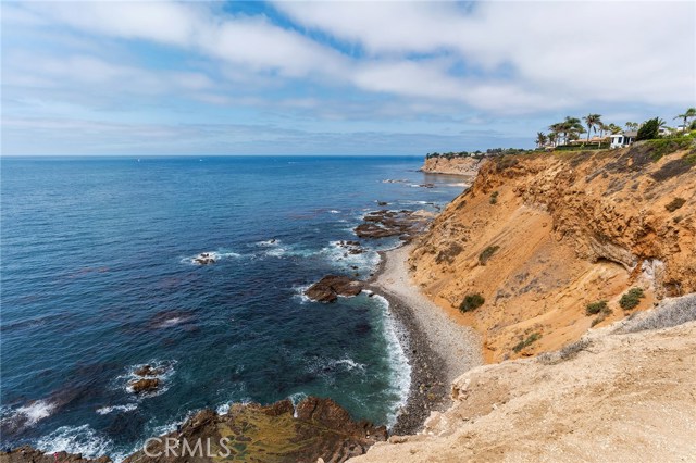 Beautiful Lunada Bay is just a quick drive from your home.