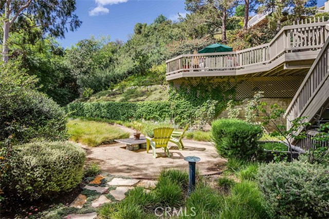 another view of part of the flat land and the adjoining decks - beautiful!!!