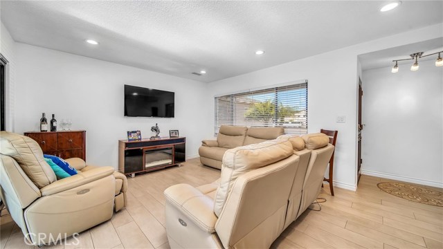 4 Bed Home for Sale in Hawthorne, California