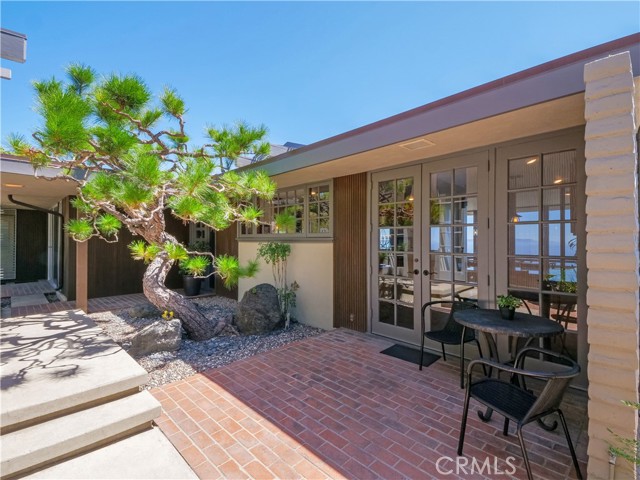 6810 Crest Road, Rancho Palos Verdes, California 90275, 3 Bedrooms Bedrooms, ,3 BathroomsBathrooms,Residential,Sold,Crest,PV21168023