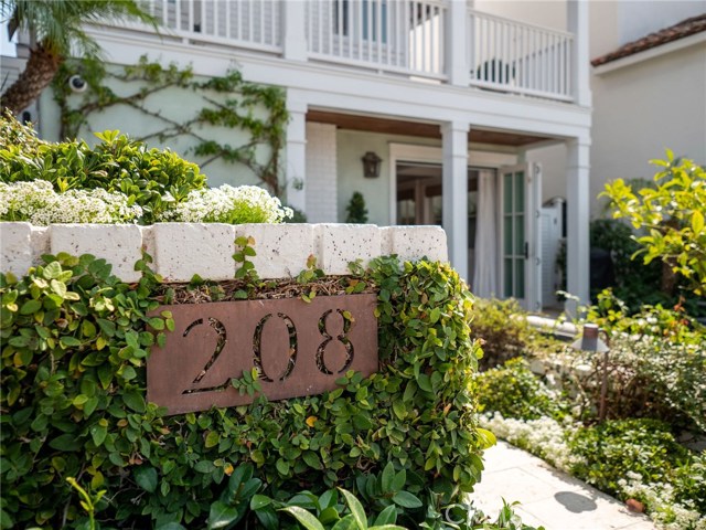 208 20th Street, Manhattan Beach, California 90266, 5 Bedrooms Bedrooms, ,6 BathroomsBathrooms,Residential,Sold,20th,SB20196913