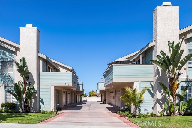 211 Helberta Avenue, Redondo Beach, California 90277, 2 Bedrooms Bedrooms, ,2 BathroomsBathrooms,Residential,Sold,Helberta,RS18145778