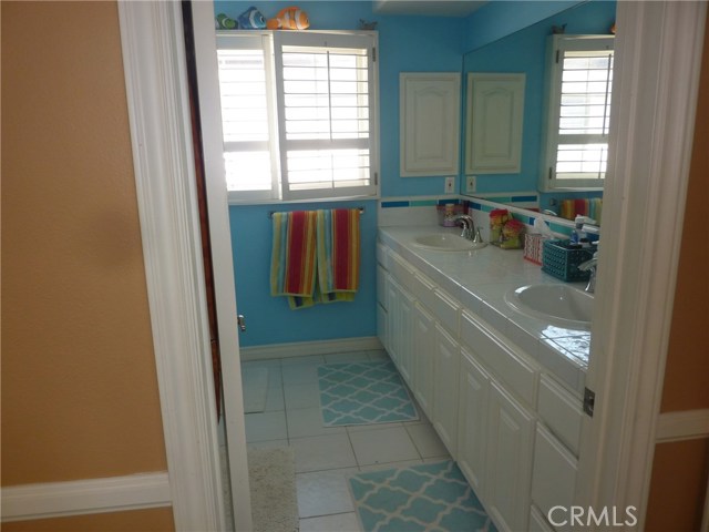 1344 19th Street, Manhattan Beach, California 90266, 4 Bedrooms Bedrooms, ,2 BathroomsBathrooms,Residential,Sold,19th,SB17162814