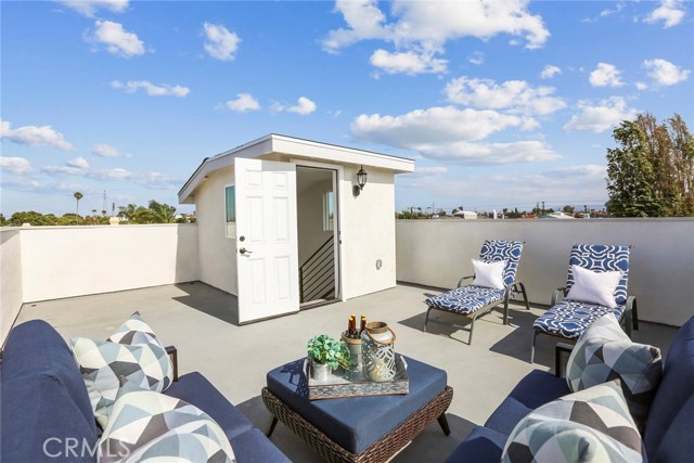 2215 Robinson Street, Redondo Beach, California 90278, 4 Bedrooms Bedrooms, ,4 BathroomsBathrooms,Residential,Sold,Robinson,SB20091863
