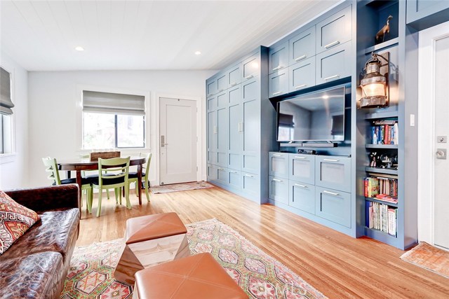 585 29th Street, Manhattan Beach, California 90266, 4 Bedrooms Bedrooms, ,3 BathroomsBathrooms,Residential,Sold,29th,SB21019167