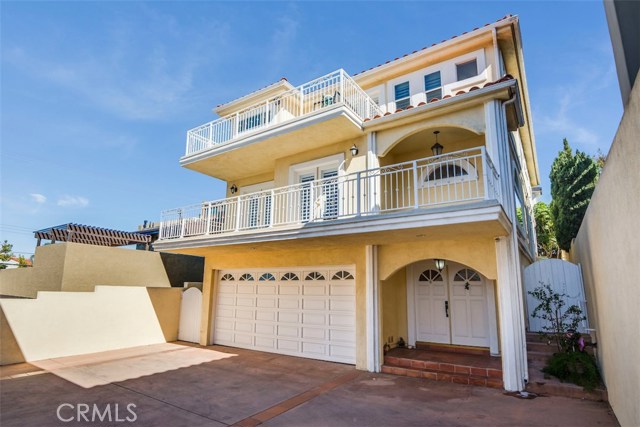 202 Lucia Avenue, Redondo Beach, California 90277, 4 Bedrooms Bedrooms, ,3 BathroomsBathrooms,Residential,Sold,Lucia,PV17247828