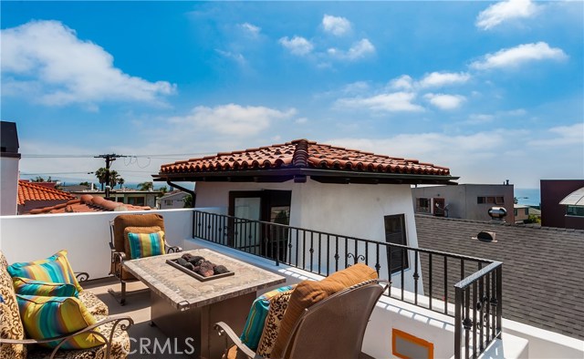 429 24th Street, Hermosa Beach, California 90254, 5 Bedrooms Bedrooms, ,3 BathroomsBathrooms,Residential,Sold,24th,SB19158232