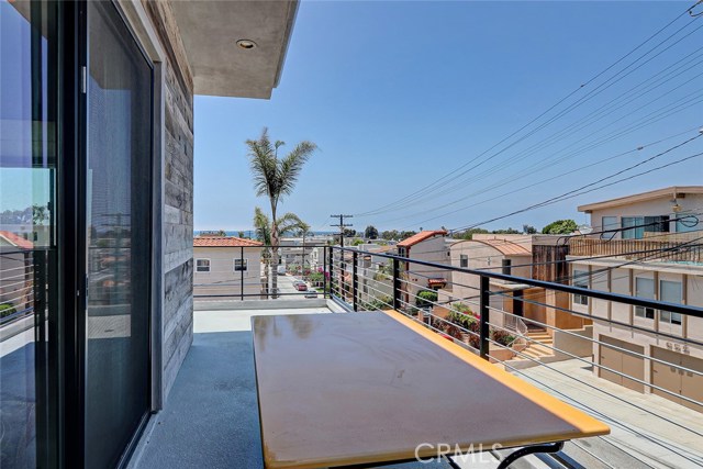 706 2nd Street, Hermosa Beach, California 90254, 4 Bedrooms Bedrooms, ,3 BathroomsBathrooms,Residential,Sold,2nd,SB19150303