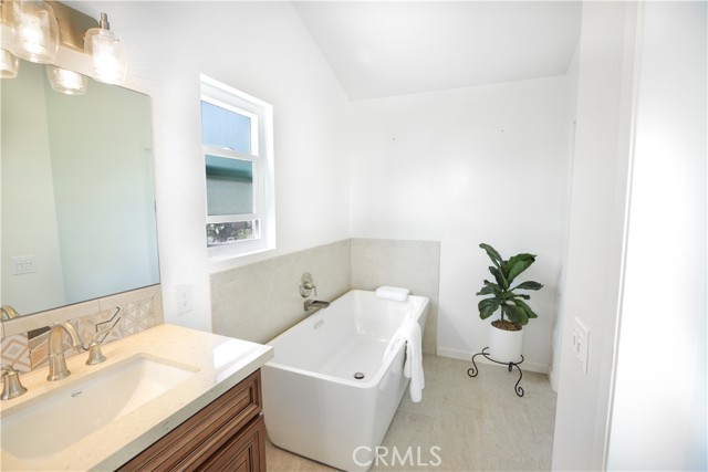 457 28th Street, Hermosa Beach, California 90254, 4 Bedrooms Bedrooms, ,2 BathroomsBathrooms,Residential,Sold,28th,SB21117584