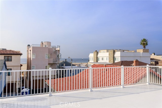 29 6th Street, Hermosa Beach, California 90254, 5 Bedrooms Bedrooms, ,5 BathroomsBathrooms,Residential,Sold,6th,SB21093779