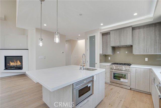 KITCHEN ISLAND MICROWAVE - PREP SINK