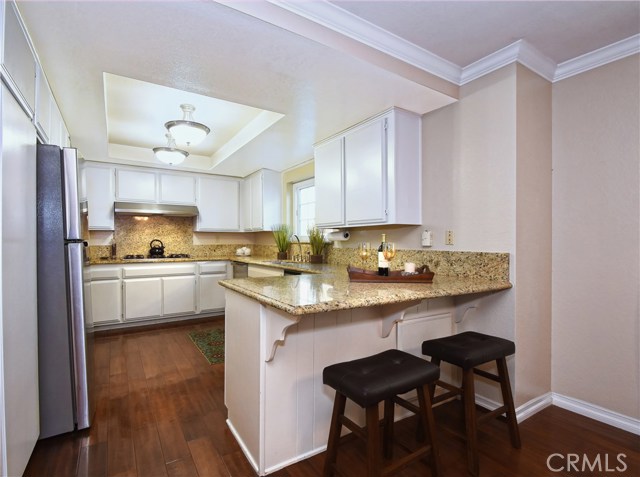 Updated Kitchen w/Granite Counters and Breakfast Bar