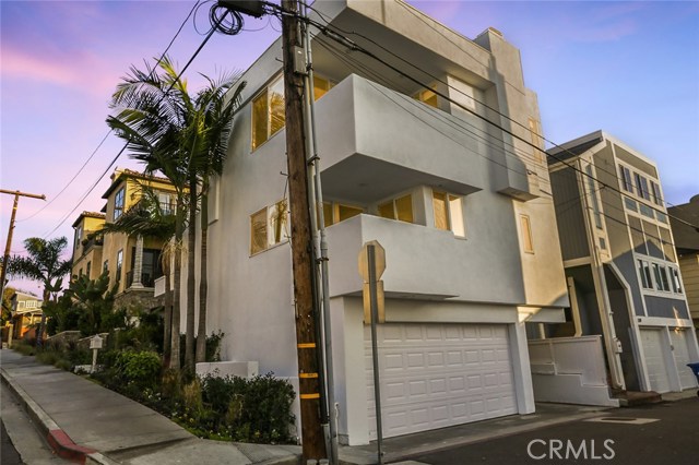 220 4th Street, Hermosa Beach, California 90254, 3 Bedrooms Bedrooms, ,4 BathroomsBathrooms,Residential,Sold,4th,PW18290182