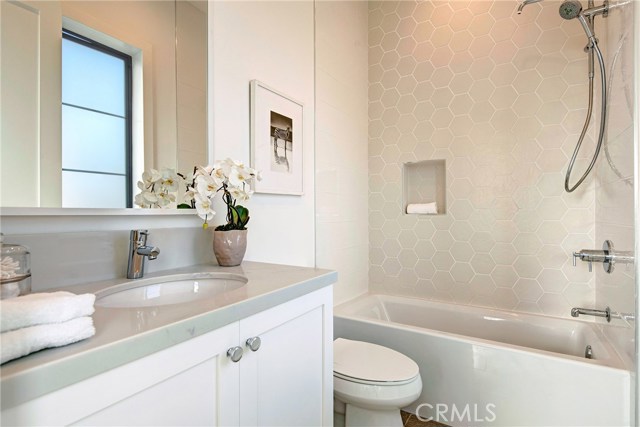 3604 Walnut Avenue, Manhattan Beach, California 90266, 5 Bedrooms Bedrooms, ,2 BathroomsBathrooms,Residential,Sold,Walnut,SB19038586