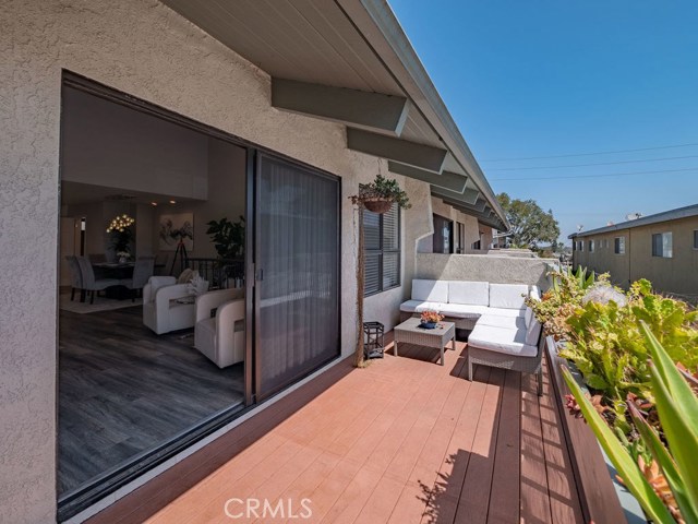 2112 Vanderbilt Lane, Redondo Beach, California 90278, 2 Bedrooms Bedrooms, ,2 BathroomsBathrooms,Residential,Sold,Vanderbilt,PW18140732