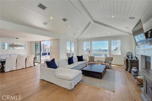 548 Pine Street, Hermosa Beach, California 90254, 4 Bedrooms Bedrooms, ,3 BathroomsBathrooms,Residential,Sold,Pine,SB19142992