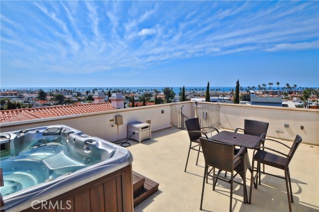 Enjoy this 360-degree panoramic view from the roof top while relaxing in the Jacuzzi!