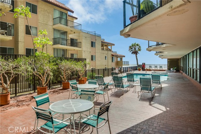 531 Esplanade, Redondo Beach, California 90277, 2 Bedrooms Bedrooms, ,2 BathroomsBathrooms,Residential,Sold,Esplanade,SB19240395