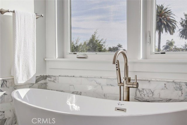 Master bath soaking tub