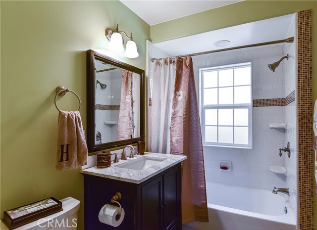 Main level full bath